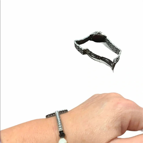 Handmade stretch cross bracelet black/white beads - Picture 7 of 7